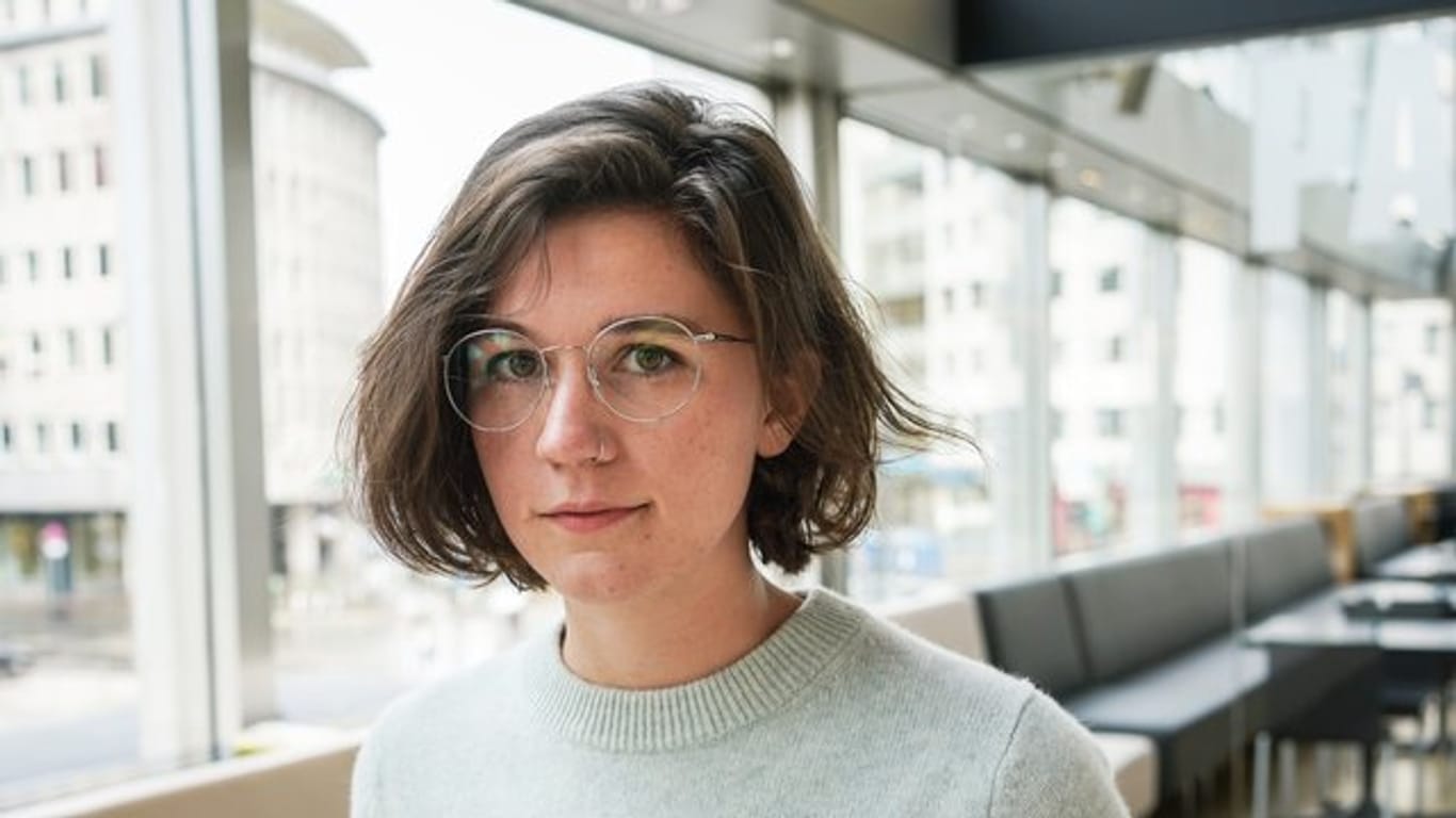 Miku Sophie Kühmel wird mit dem ZDF-"aspekte"-Literaturpreis ausgezeichnet.