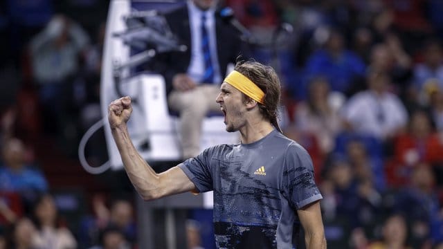 Alexander Zverev jubelt über seinen Sieg.