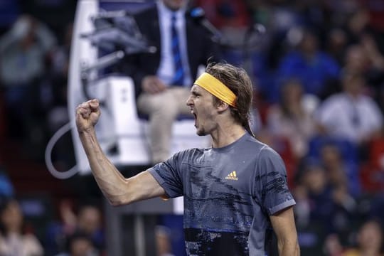 Alexander Zverev jubelt über seinen Sieg.