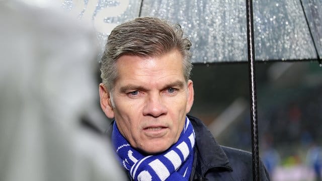 Ingo Wellenreuther wird auch in den nächsten drei Jahren als Präsident des Zweitligisten Karlsruher SC fungieren. Ingo Wellenreuther wird auch in den nächsten drei Jahren als Präsident des Zweitligisten Karlsruher SC fungieren.