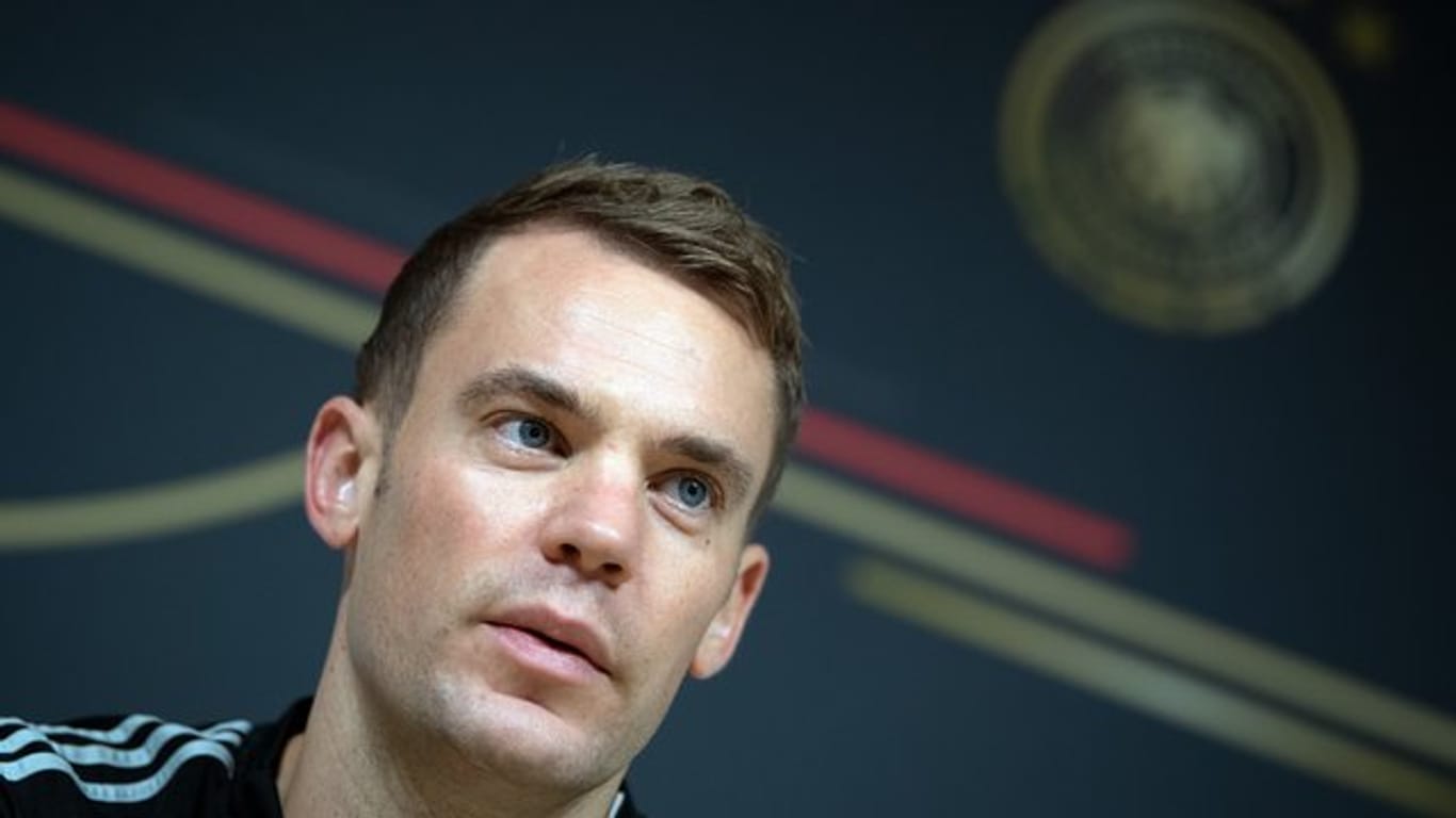 Manuel Neuer lobt Schalkes Torhüter Alexander Nübel.