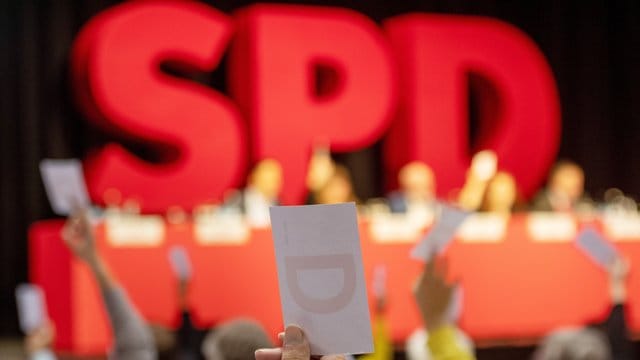 Nun sind die Mitglieder am Zug: Wer soll die SPD künftig führen?.