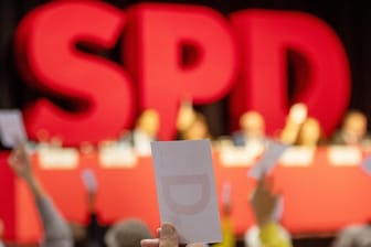 Nun sind die Mitglieder am Zug: Wer soll die SPD künftig führen?.