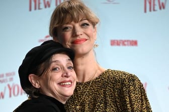 Katharina Thalbach (l) mit Heike bei der Premiere des Kinofilms "Ich war noch niemals in New York".