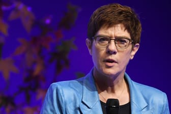 Annegret Kramp-Karrenbauer beim Deutschlandtag der Jungen Union: Die CDU-Chefin übte scharfe Kritik an der AfD.