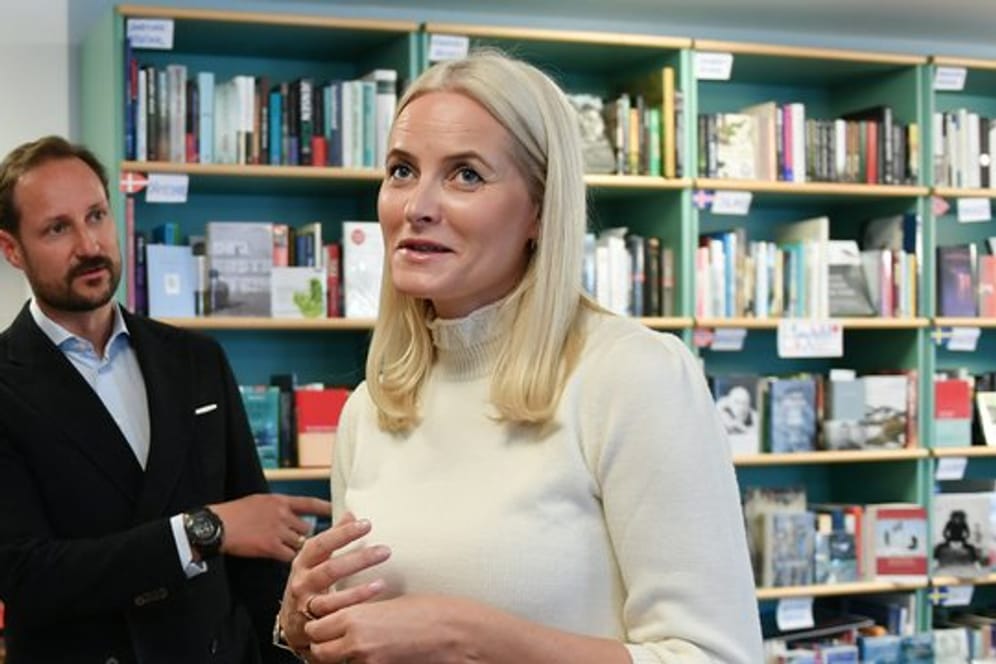 Kronprinz Haakon von Norwegen und Kronprinzessin Mette-Marit im Berliner Buchladen Pankebuch.