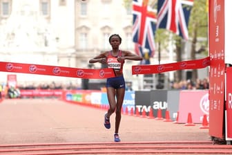 Lief beim Chicago-Marathon Weltrekord: London-Siegerin Brigid Kosgei aus Kenia.