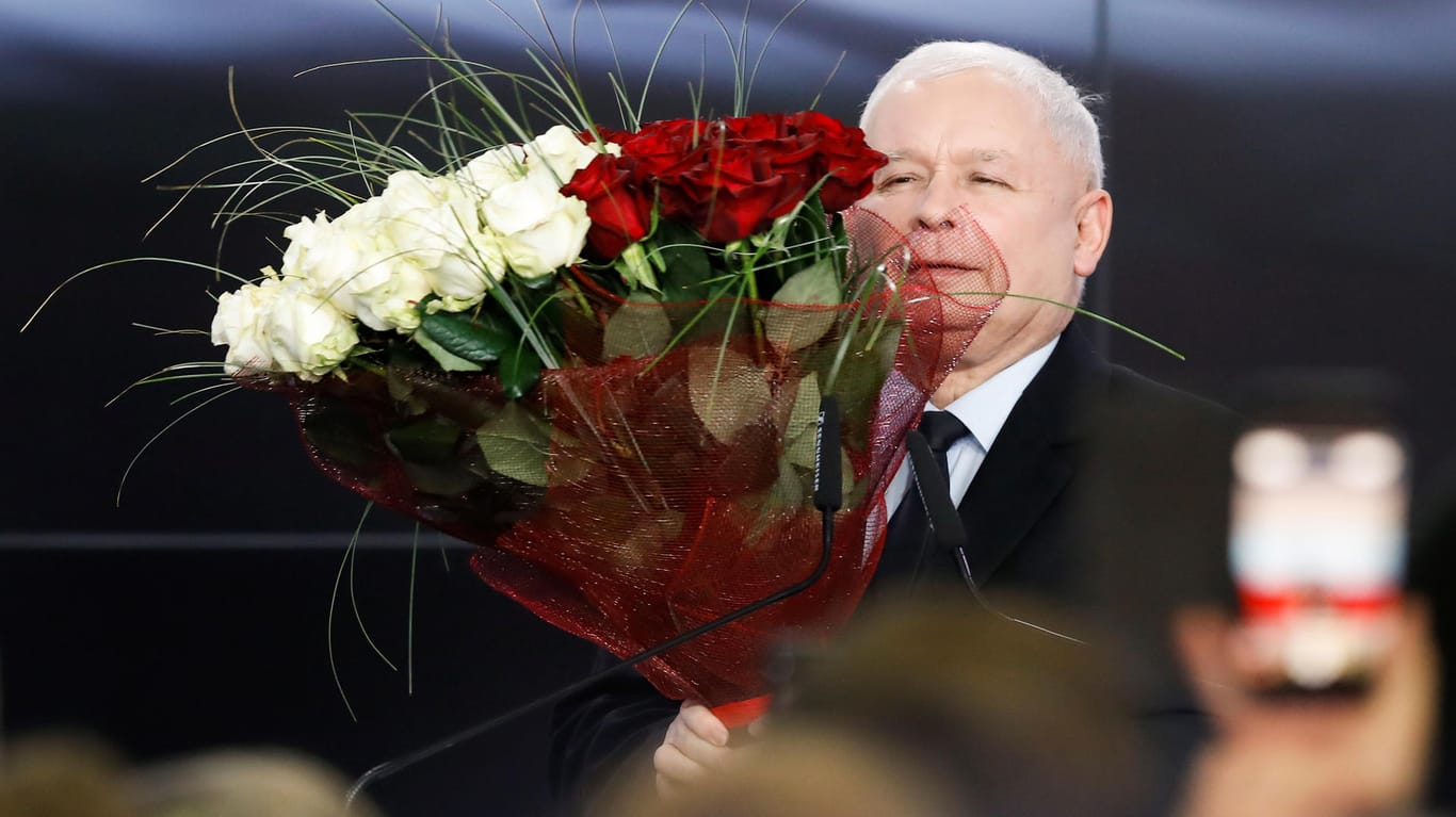 Jaroslaw Kaczynski nach der Wahl: Seine konservative PiS-Partei hat die Mehrheit bei der Parlamentswahl bekommen.
