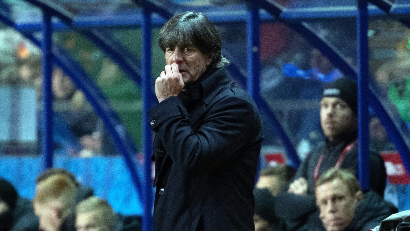 Joachim Löw in Estland: Seine Spieler hat der Bundestrainer nach einem umstrittenen Instagram-Like verteidigt.