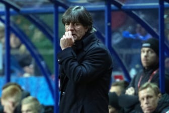Joachim Löw in Estland: Seine Spieler hat der Bundestrainer nach einem umstrittenen Instagram-Like verteidigt.