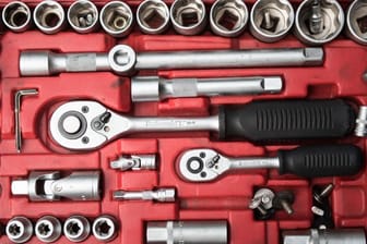 Werkzeug: Werkzeugsets bieten sich meist für Haushalte an, die nur gelegentlich etwas reparieren oder werkeln wollen.