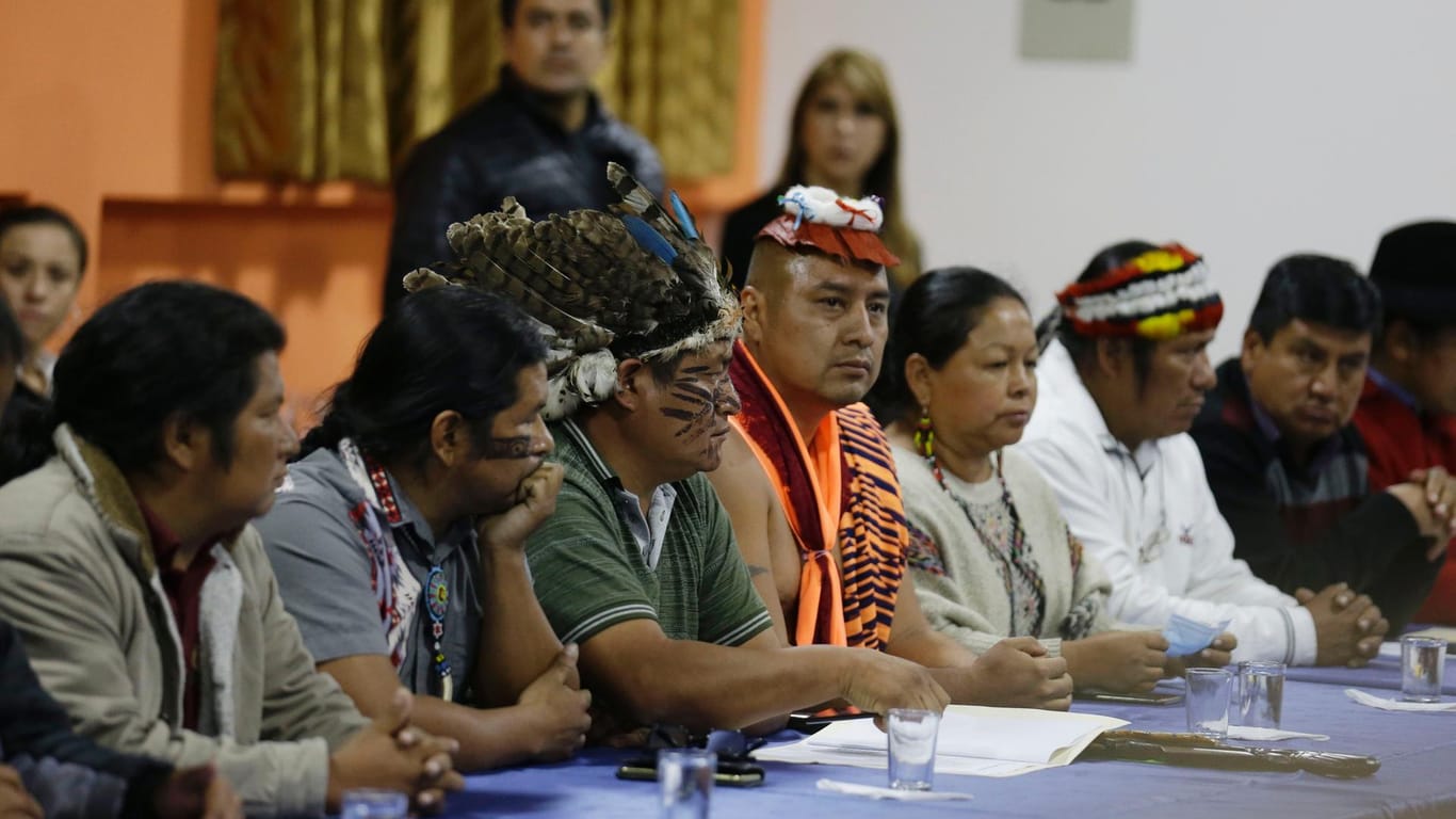 Beratungen der Regierung mit den indigenen Einwohnern Ecuadors: Offenbar hat es im Streit um Ölpreise eine Einigung gegeben.