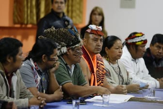 Beratungen der Regierung mit den indigenen Einwohnern Ecuadors: Offenbar hat es im Streit um Ölpreise eine Einigung gegeben.