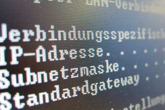 IP-Adresse und andere Netzwerkdaten auf einem Bildschirm: Die CDU fordert eine effektivere Überwachung extremistischer Kommunikationsnetzwerke.