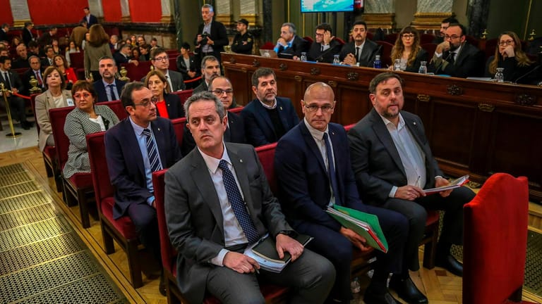 Madrid: Die Angeklagten sitzen auf der Anklagebank im Obersten Gericht Spaniens zum Beginn des Prozesses gegen zwölf Anführer der katalanischen Unabhängigkeitsbewegung, die im «heißen Herbst» von 2017 zentrale Rollen gespielt haben.