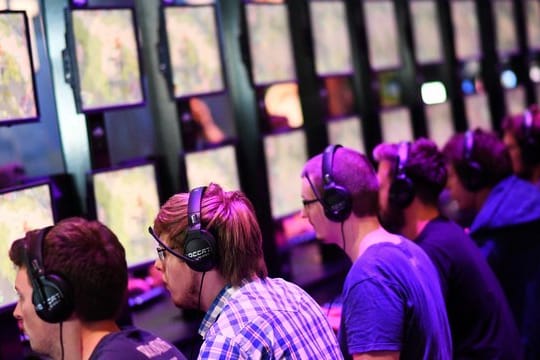 Gamer auf der Spielemesse Gamescom.