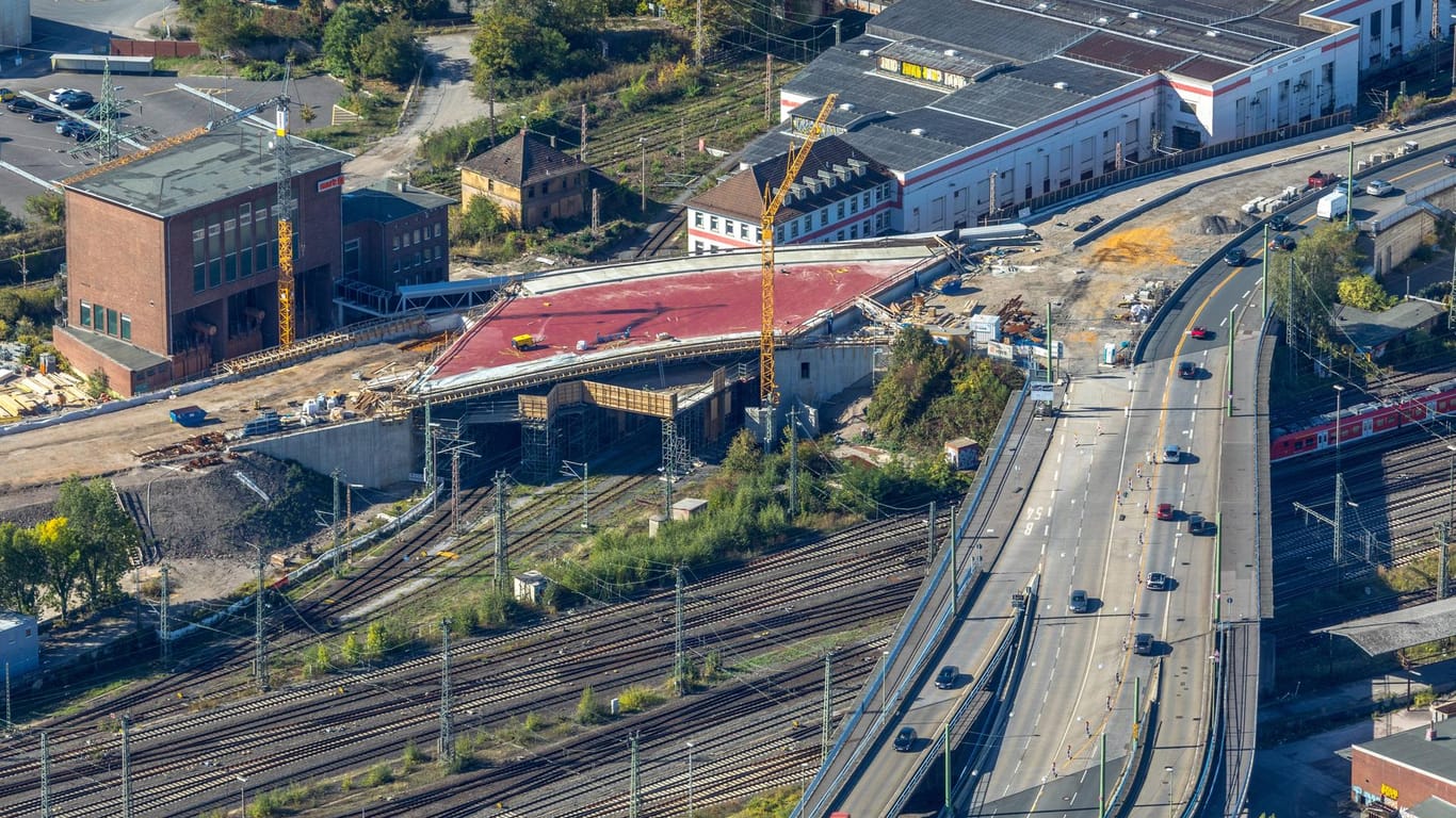 Bauarbeiten an einer Brücke in Hagen im Jahr 2018: In Altenhagen wird die Hochbrücke diese Woche mehrmals teilweise gesperrt.