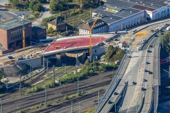 Bauarbeiten an einer Brücke in Hagen im Jahr 2018: In Altenhagen wird die Hochbrücke diese Woche mehrmals teilweise gesperrt.