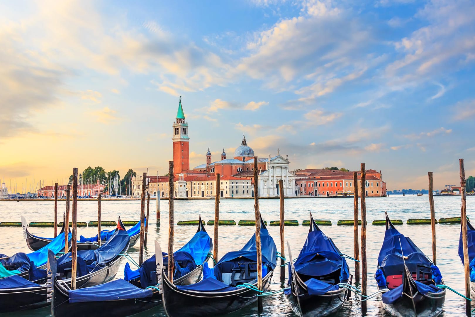 Venedig im Hintergrund