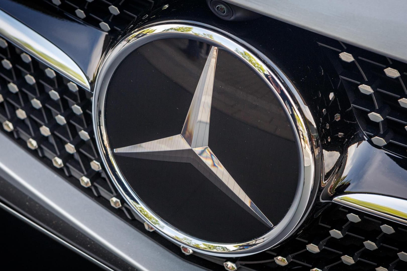 Mercedesstern: Es gibt erste Details zur neuen S-Klasse.