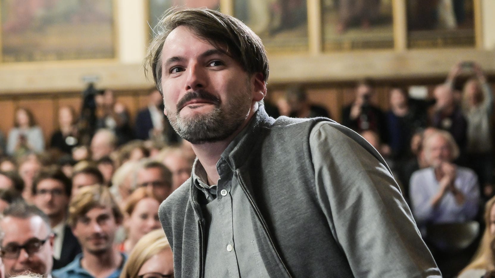 Saša Stanišic erhält den Deutschen Buchpreis 2019 im Kaisersaal des Frankfurter Römers: In seiner Dankesrede teilte der 41-Jährige gegen Schriftstellerkollege Handke aus.