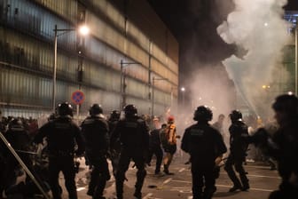 Demonstrationen in Spanien: In Barcelona hat es heftige Zusammenstöße mit der Polizei gegeben.