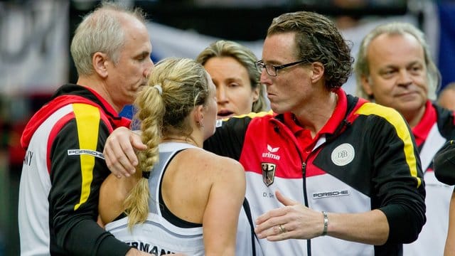 Fed-Cup-Assistenztrainer Dirk Dier (r) und Angelique Kerber 2014.