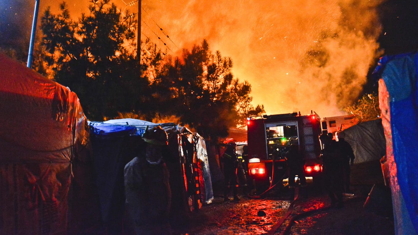 Feuer auf Samos: In einer Flüchtlingsunterkunft auf der griechischen Insel kam es zu Ausschreitungen.