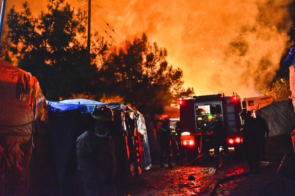 Feuer auf Samos: In einer Flüchtlingsunterkunft auf der griechischen Insel kam es zu Ausschreitungen.