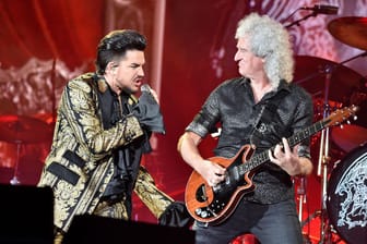 "Queen" singt bei einem Festival: Adam Lambert und Brian May traten am 28. September in den USA auf. (Archivbild)