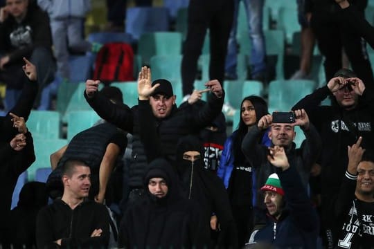 Eine Schande für den Fußball: Bulgarische Fans beim Spiel gegen England.