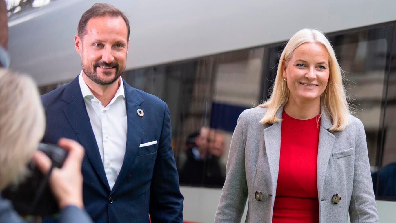 Norwegisches Kronprinzenpaar: Haakon und Mette-Marit sind in Frankfurt angekommen.
