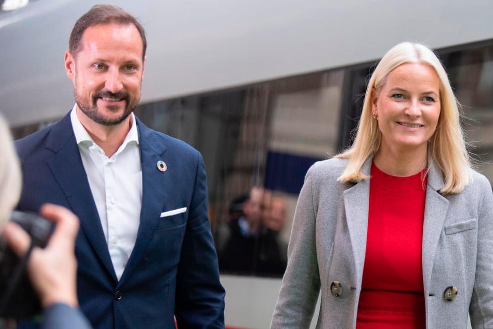 Norwegisches Kronprinzenpaar: Haakon und Mette-Marit sind in Frankfurt angekommen.