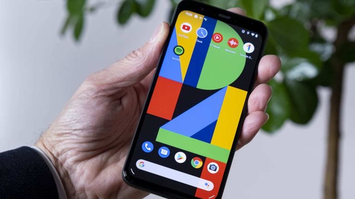 Google verkauft seine Pixel-Telefone in relativ geringen Stückzahlen, positioniert sie aber als eine Art Referenz-Gerät für das Mobil-Betriebssystem Android.