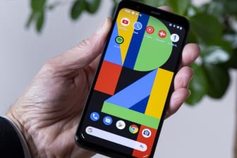 Google verkauft seine Pixel-Telefone in relativ geringen Stückzahlen, positioniert sie aber als eine Art Referenz-Gerät für das Mobil-Betriebssystem Android.