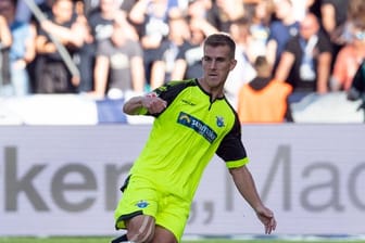 Fällt mehrere Wochen für den SC Paderborn aus: Uwe Hünemeier am Ball.