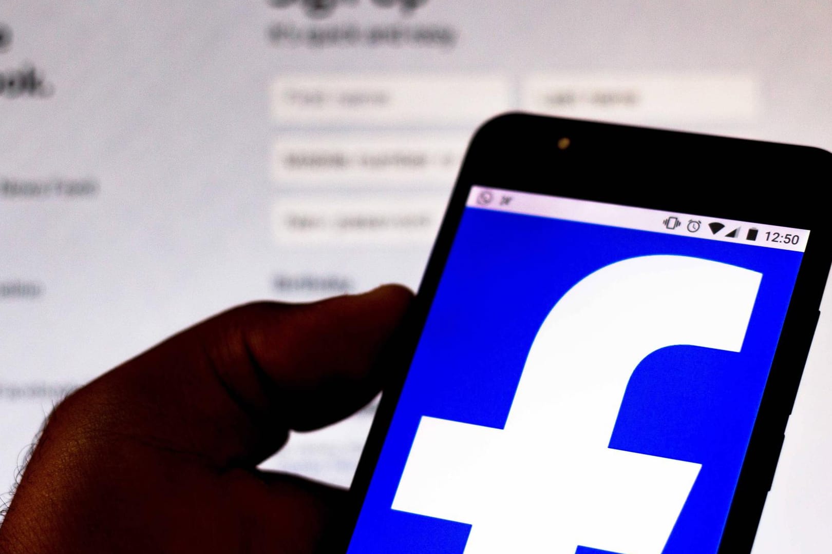 Facebook: Ein Mann hat nach einer Beleidigung eine Anzeige erhalten. (Symbolbild)