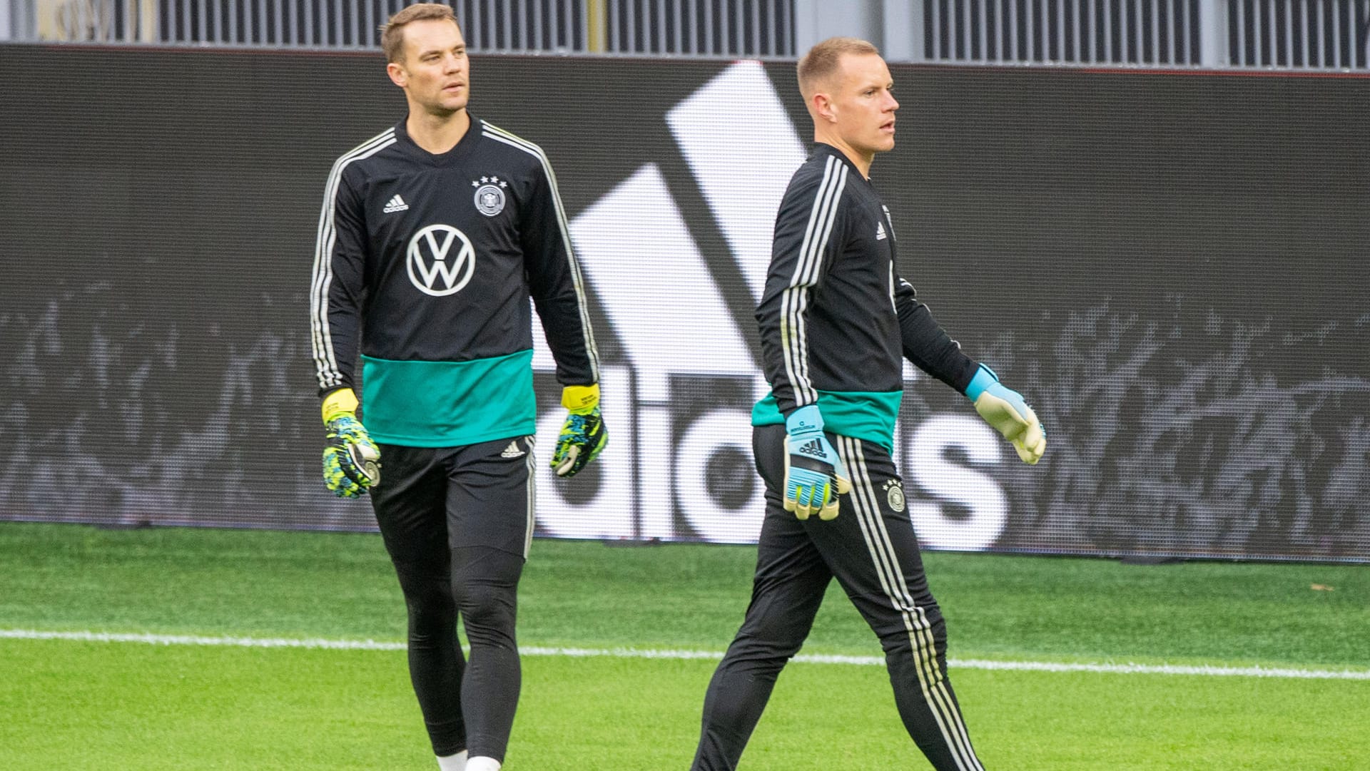 DFB-Keeper Neuer (li.) und ter Stegen: Baumann zeigt Verständnis für die Situation beider Schlussmänner.