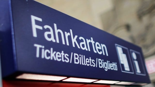 Zugtickets im Fernverkehr sollen von Anfang 2020 an günstiger werden.