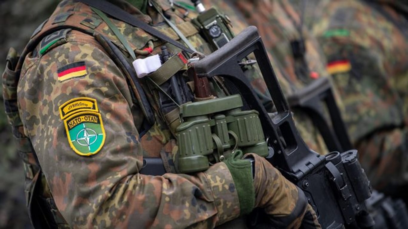 Deutschland wird der Nato voraussichtlich erstmals Verteidigungsausgaben in Höhe von mehr als 50 Milliarden Euro melden.