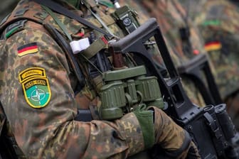 Deutschland wird der Nato voraussichtlich erstmals Verteidigungsausgaben in Höhe von mehr als 50 Milliarden Euro melden.