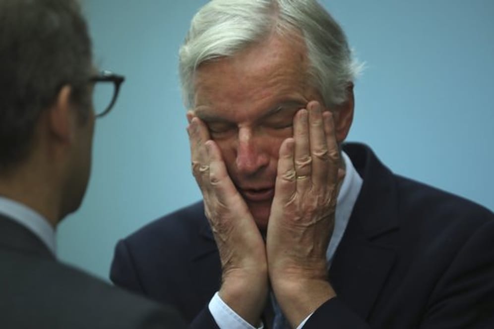 Übermüdet: EU-Unterhändler Michel Barnier nach einer hektischen nächtlichen Sitzung zum Thema Brexit.