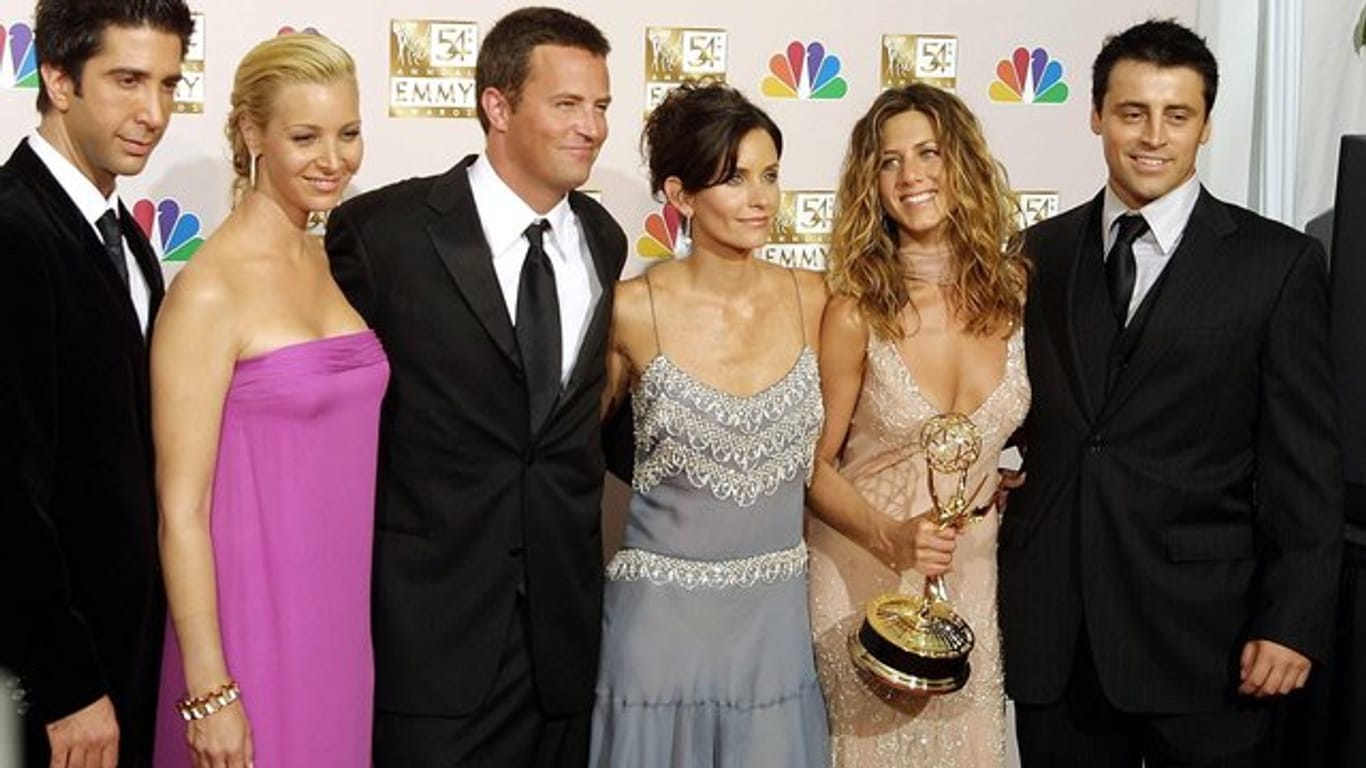 David Schwimmer (l-r), Lisa Kudrow, Mathew Perry, Courtney Cox Arquette, Jennifer Aniston und Matt LeBlanc im Jahr 2002.