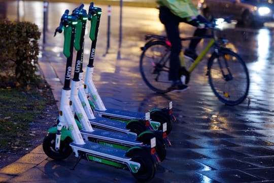 Einige Anbieter von E-Scootern wollen ihre Flotte im Winter verkleinern.