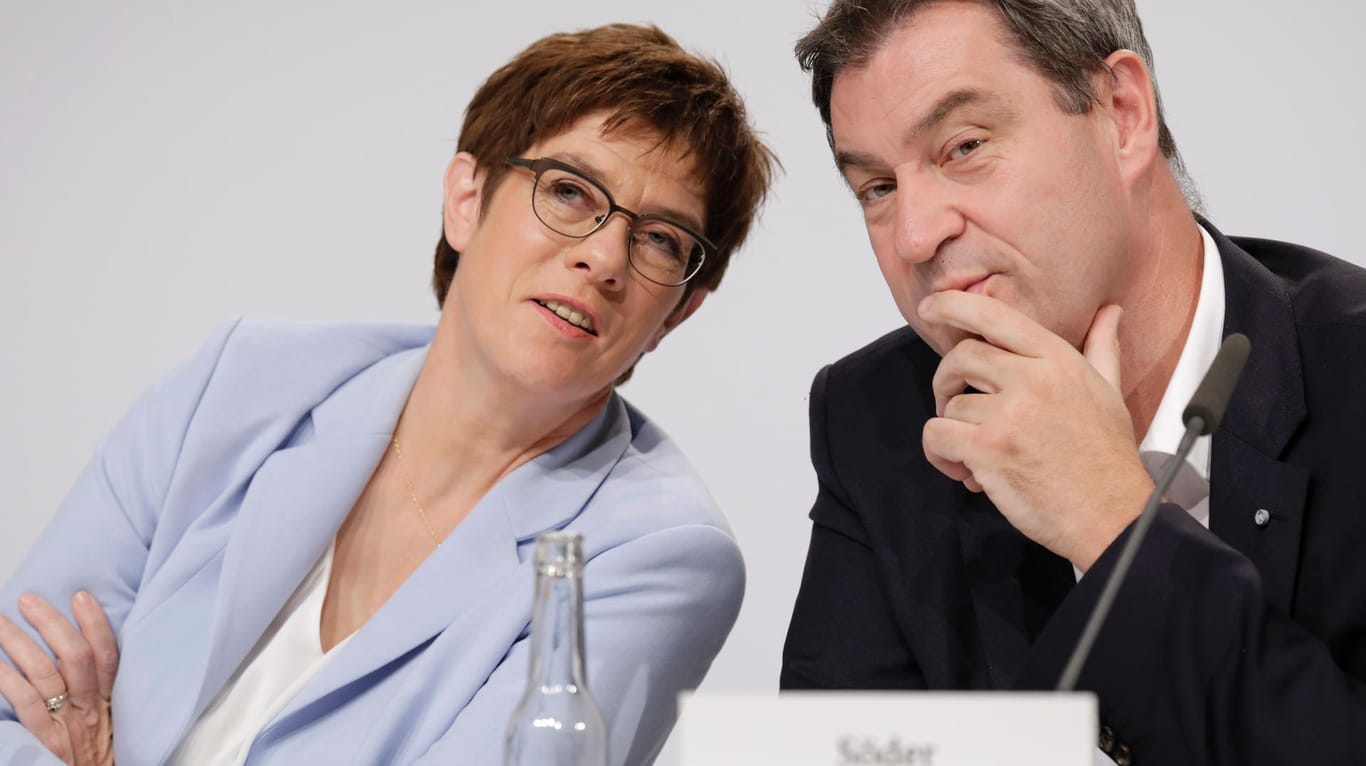 Annegret Kramp-Karrenbauer, Parteivorsitzende der CDU, und Markus Söder: Während AKK unter schlechten Umfragewerten leidet, ist der CSU-Politiker auf dem Zenit seiner Karriere.