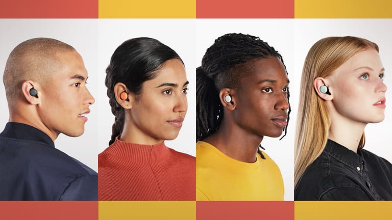 Vier Menschen tragen die Google Pixel Buds: Die neuen Bluetooth-Kopfhörer kommen erst 2020 auf den Markt.