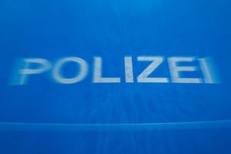 Schriftzug "Polizei": In Bottrop ist es bei einer Kurden-Demo zu Ausschreitungen gekommen