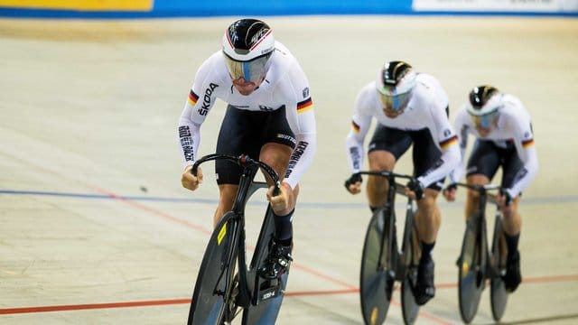 Teamsprint der Männer: Eric Engler (l-r), Maximillan Levy und Maximillian Dornbach aus Deutschland in Aktion.