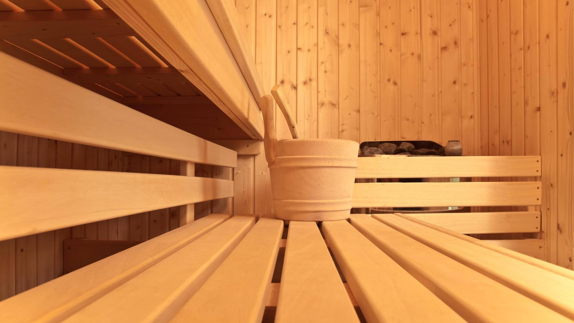 Eine Sauna: Der Mann der Verunglückten kam nach dem Vorfall mit einem Schock in die Klinik. (Symbolbild)