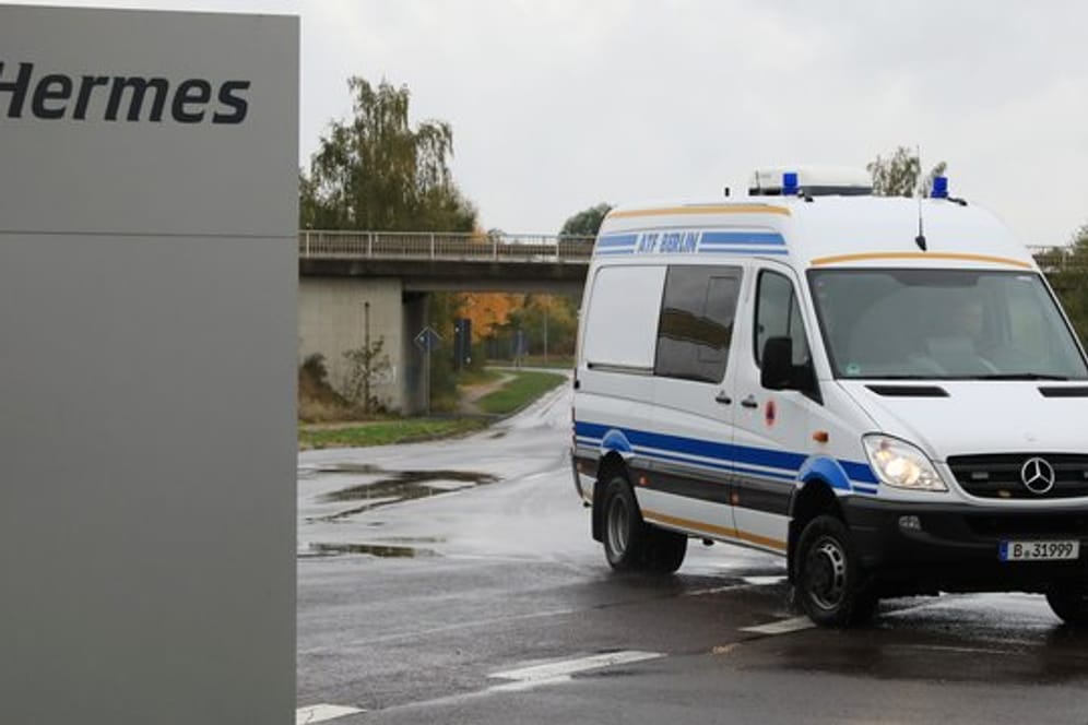 Die "Analytische Task Force Deutschland" untersucht das Gelände des Paketdienstleisters Hermes.